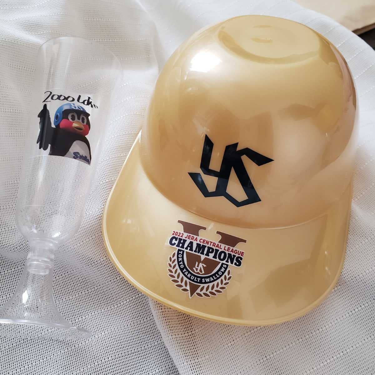 Amazon.co.jp: ヤクルトスワローズ 優勝ロゴ 黄金ヘルメット 2000試合